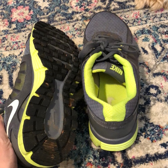 Nike shoes - Picture 2 of 3